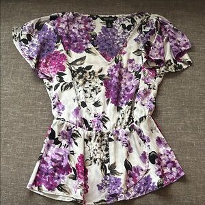 Chic Floral V-Neck Blouse
